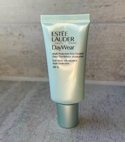 Estée lauder daywear tinted - estée,